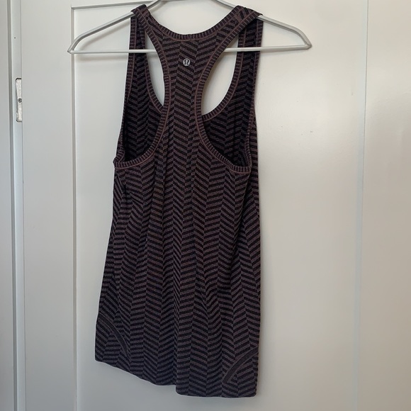 Lululemon size 6 tank - Picture 3 of 8
